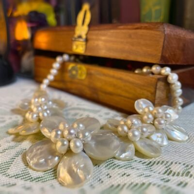 Ocean Flora White Freshwater Pearls With Flower Necklace