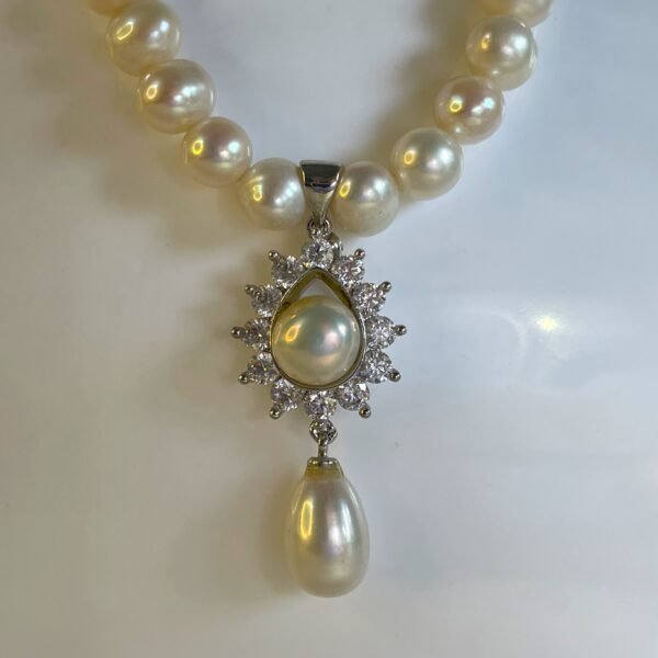 Dewdrop Sunflower Pearl Necklace