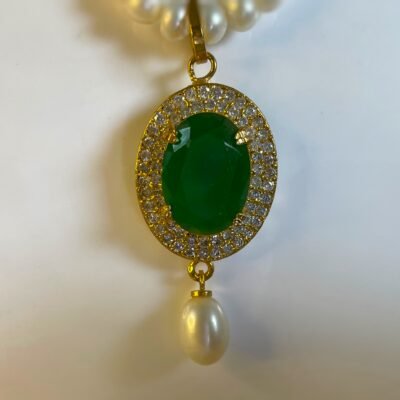 Verdant Glow Pearl Necklace