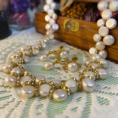 Snowy Meadow Pearl Necklace