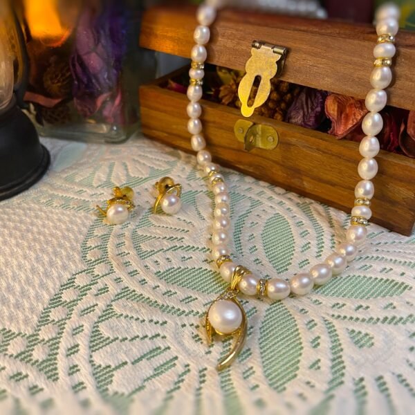 Golden Petal Pearl Necklace