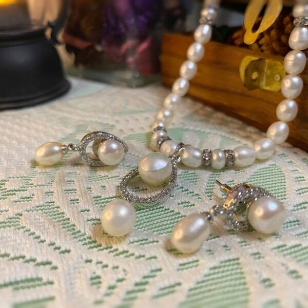 Snowdrop Pearl Necklace Set