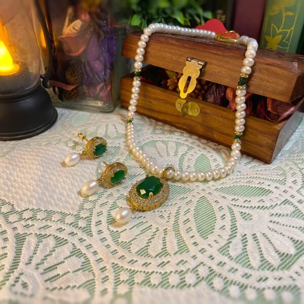 Verdant Glow Pearl Necklace