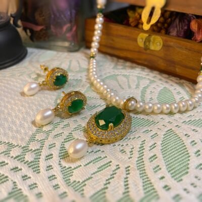 Verdant Glow Pearl Necklace