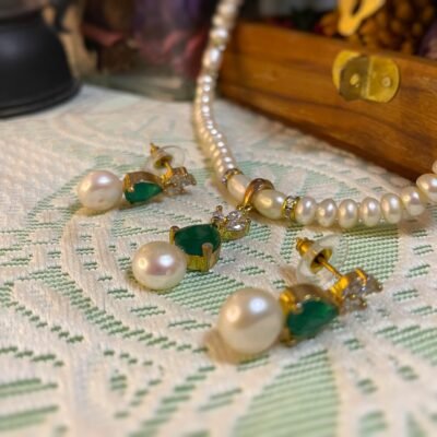 Ivy Whisper Pearl Necklace Set