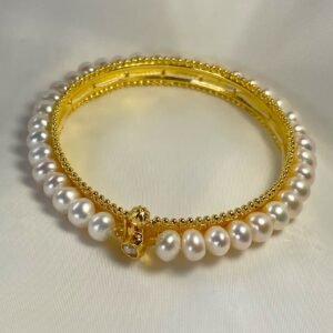 Snowy Elegance Pearl Bracelet