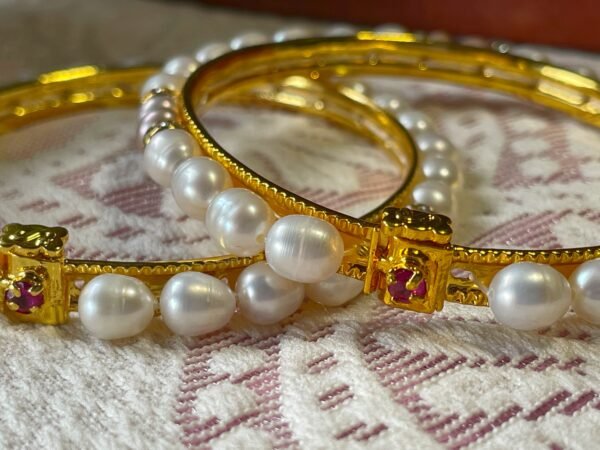 White Orchid Pearl Bracelet