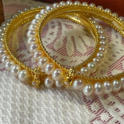 Snowy Elegance Pearl Bracelet