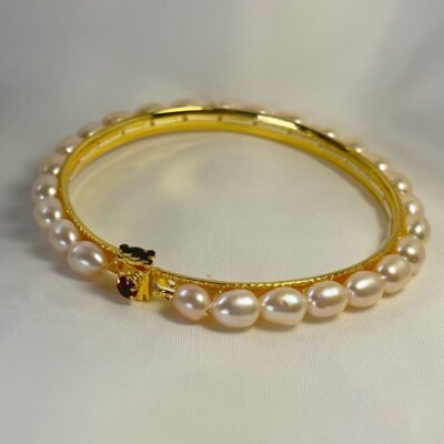 Garden Glow Pearl Bracelet white