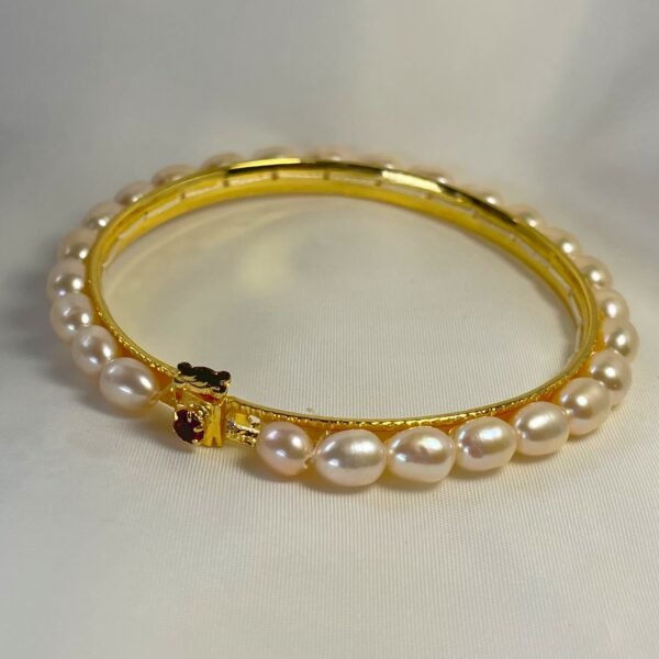 Garden Glow Pearl Bracelet white